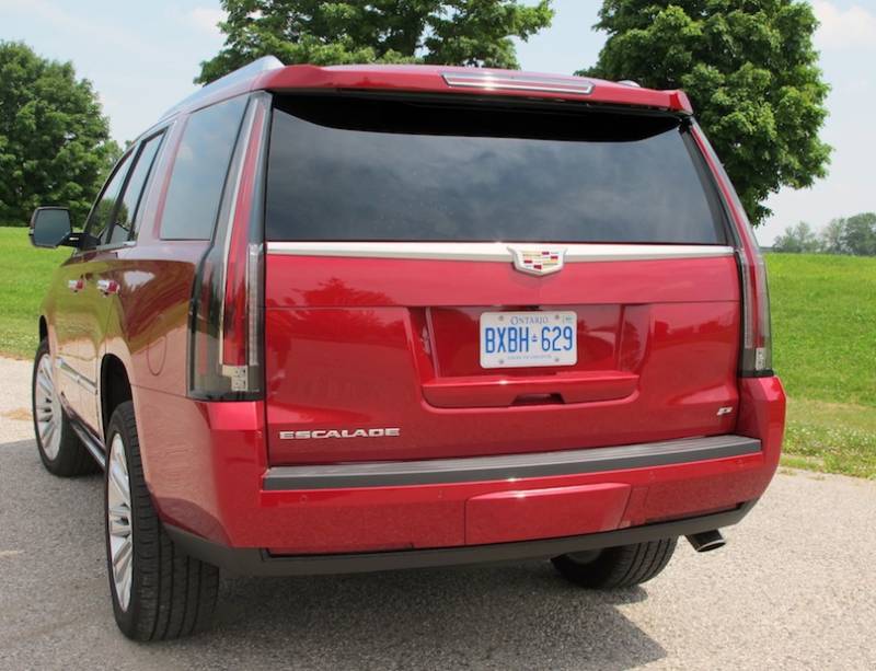 Comparison Cadillac Escalade Luxury 2015 vs Ford Expedition EL Platinum 2017 SUV Drive